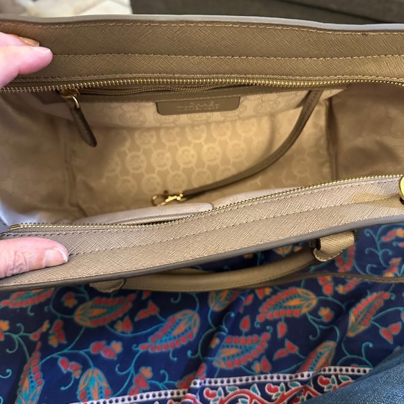 Michael Kors Selma Saffiano Leather Medium Satchel - Picture 4 of 9